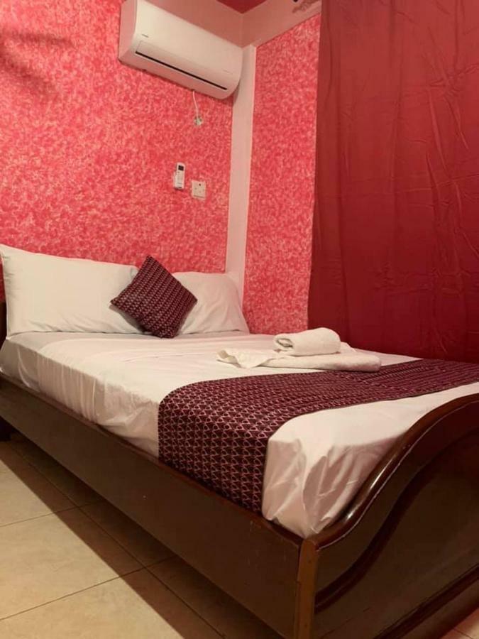 Vlv International Guest House Кололи Екстериор снимка