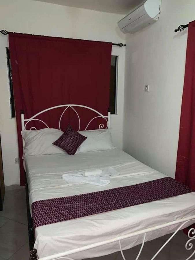 Vlv International Guest House Кололи Екстериор снимка