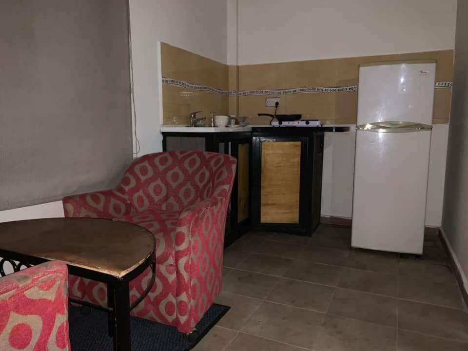 Vlv International Guest House Кололи Екстериор снимка